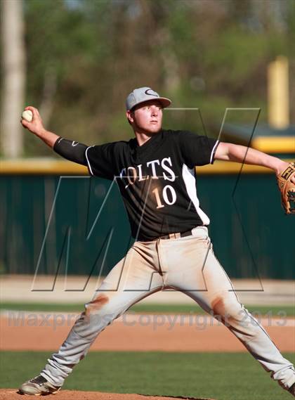 Thumbnail 2 in Haysville Campus vs. Derby (KSHSAA 6A Regional Playoff) photogallery.