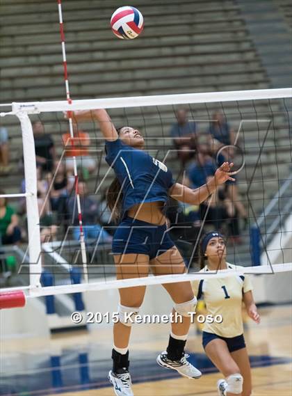 Thumbnail 2 in O'Connor vs Reagan (UIL 6A Regional Quarterfinal) photogallery.