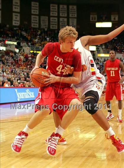 Thumbnail 3 in Rock Island vs. Centralia (IHSA Class 3A Final) photogallery.