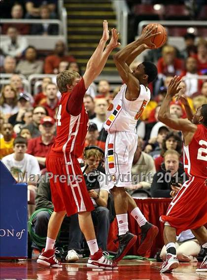 Thumbnail 2 in Rock Island vs. Centralia (IHSA Class 3A Final) photogallery.