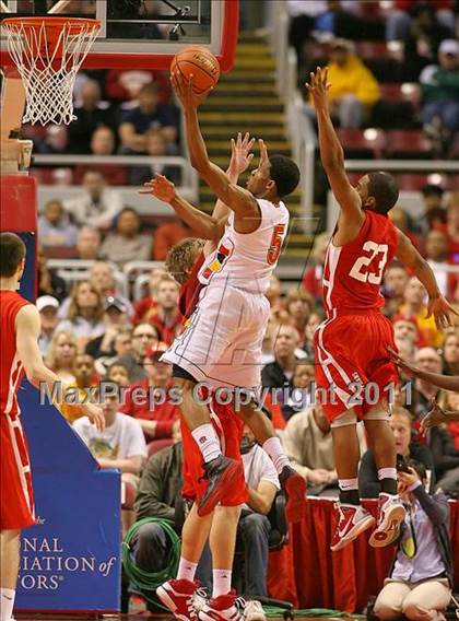 Thumbnail 3 in Rock Island vs. Centralia (IHSA Class 3A Final) photogallery.