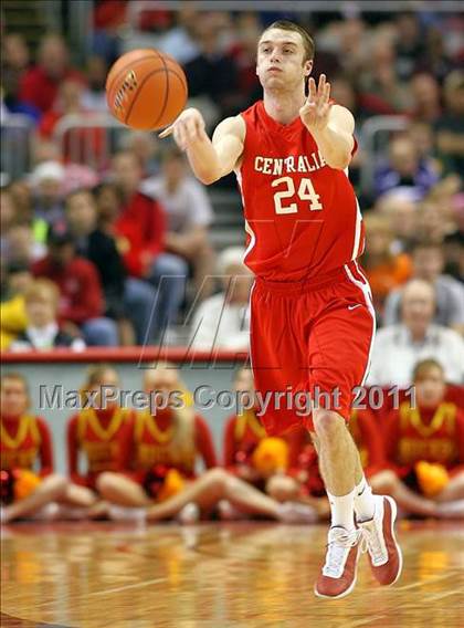 Thumbnail 3 in Rock Island vs. Centralia (IHSA Class 3A Final) photogallery.