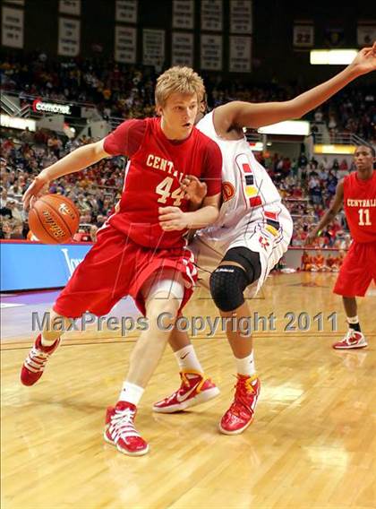 Thumbnail 2 in Rock Island vs. Centralia (IHSA Class 3A Final) photogallery.
