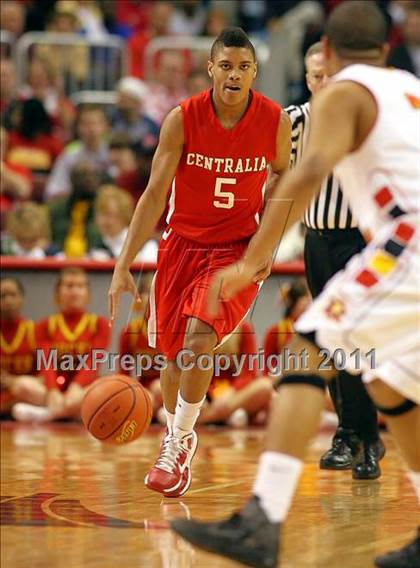 Thumbnail 3 in Rock Island vs. Centralia (IHSA Class 3A Final) photogallery.