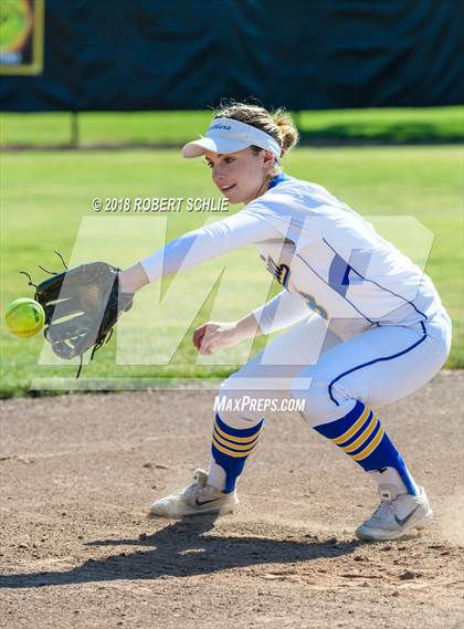Thumbnail 3 in Vanden vs. Benicia (D3 CIF SJS Final Game 1) photogallery.