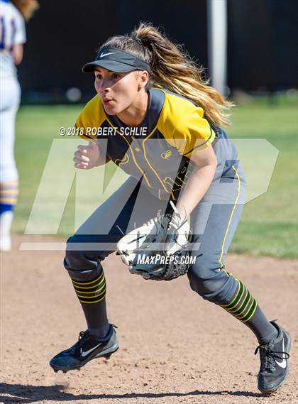Thumbnail 2 in Vanden vs. Benicia (D3 CIF SJS Final Game 1) photogallery.