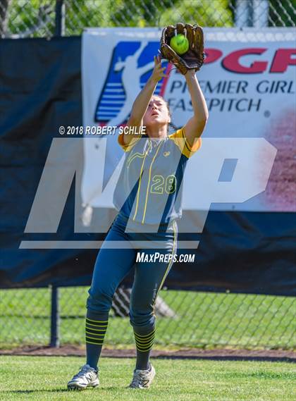 Thumbnail 2 in Vanden vs. Benicia (D3 CIF SJS Final Game 1) photogallery.