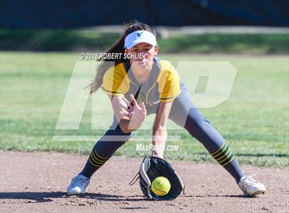 Thumbnail 1 in Vanden vs. Benicia (D3 CIF SJS Final Game 1) photogallery.