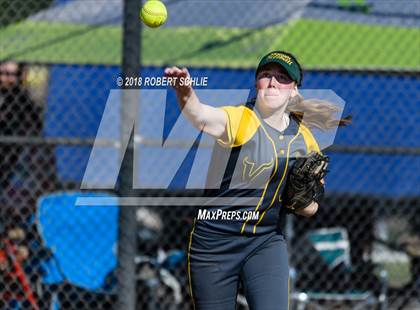 Thumbnail 3 in Vanden vs. Benicia (D3 CIF SJS Final Game 1) photogallery.
