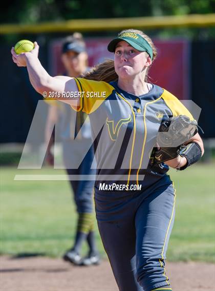 Thumbnail 3 in Vanden vs. Benicia (D3 CIF SJS Final Game 1) photogallery.
