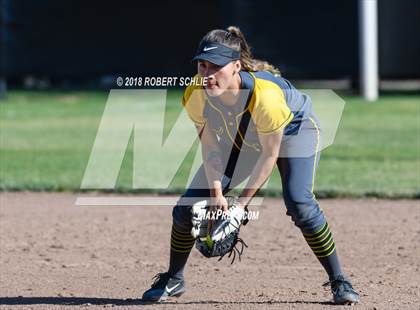 Thumbnail 2 in Vanden vs. Benicia (D3 CIF SJS Final Game 1) photogallery.