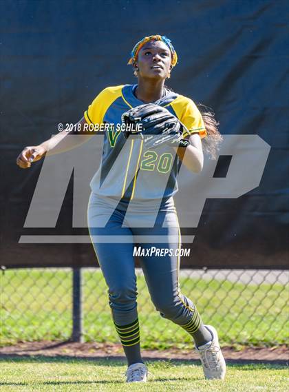 Thumbnail 2 in Vanden vs. Benicia (D3 CIF SJS Final Game 1) photogallery.