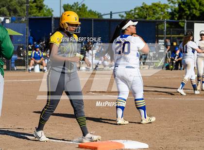 Thumbnail 2 in Vanden vs. Benicia (D3 CIF SJS Final Game 1) photogallery.