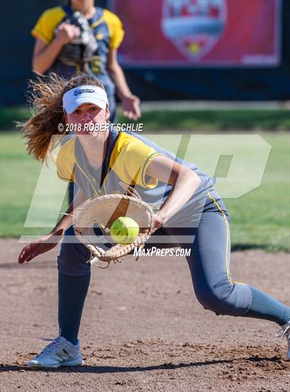 Thumbnail 3 in Vanden vs. Benicia (D3 CIF SJS Final Game 1) photogallery.