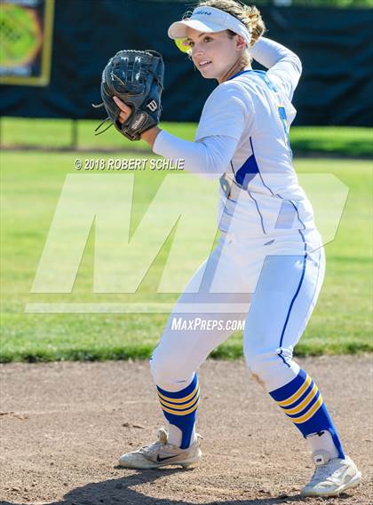 Thumbnail 2 in Vanden vs. Benicia (D3 CIF SJS Final Game 1) photogallery.