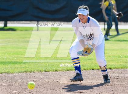 Thumbnail 3 in Vanden vs. Benicia (D3 CIF SJS Final Game 1) photogallery.