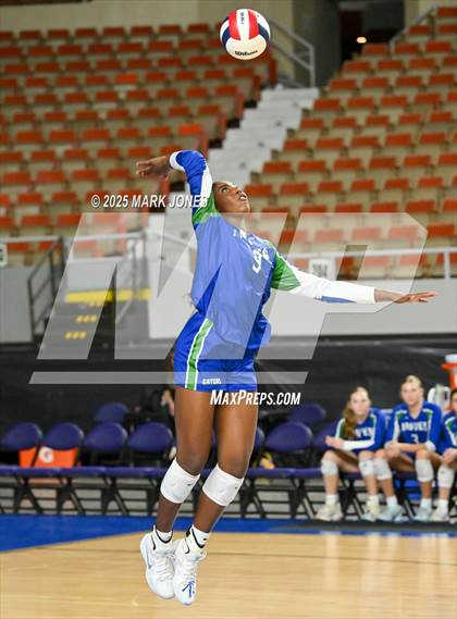 Thumbnail 1 in Xavier College Prep vs. Corona del Sol (AIA 6A Final) photogallery.