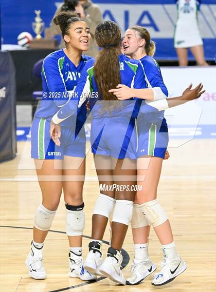 Thumbnail 2 in Xavier College Prep vs. Corona del Sol (AIA 6A Final) photogallery.