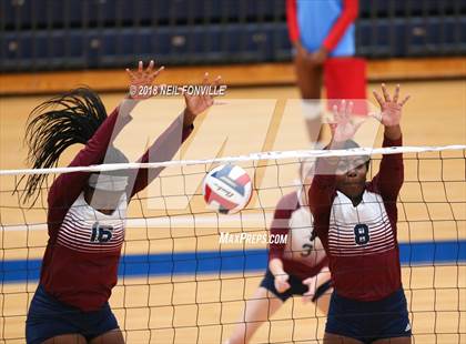 Thumbnail 1 in Memorial vs. Rowlett (Texas Open) photogallery.