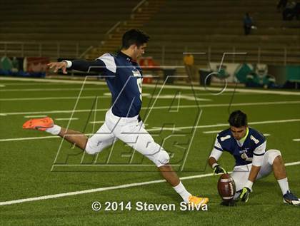 Thumbnail 2 in La Jolla Country Day vs. Vincent Memorial (CIF SDS D5 Final) photogallery.
