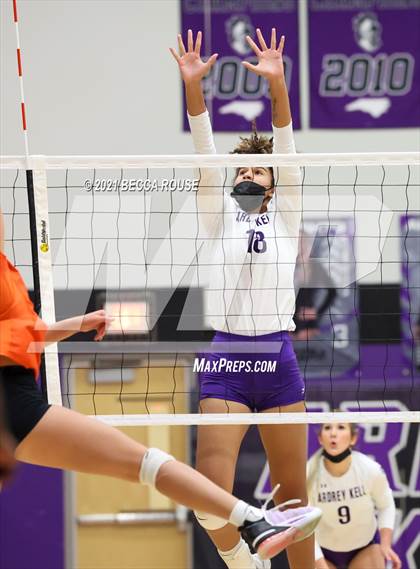 Thumbnail 2 in Ardrey Kell vs Davie (NCHSAA Round 3) photogallery.