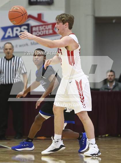 Thumbnail 2 in Bishop O'Connell vs Albany Academy (Spalding Hoophall Classic) photogallery.