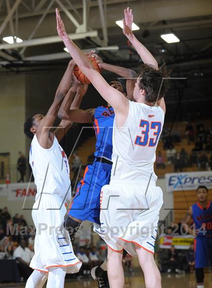 Thumbnail 2 in Rainier Beach vs. Bishop Gorman (Les Schwab Invitational) photogallery.