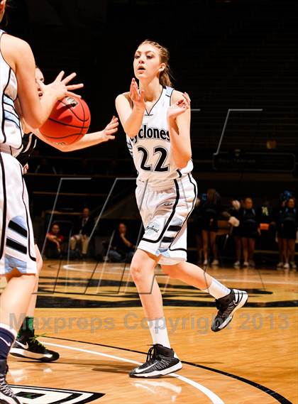Thumbnail 3 in Pueblo West vs. D'Evelyn (CHSAA 4A Final Four) photogallery.