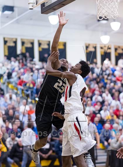 Thumbnail 3 in New Castle vs. Gateway (PIAA Class AAAA Playoff - Round 1) photogallery.
