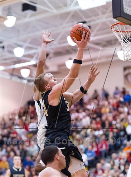 Thumbnail 1 in New Castle vs. Gateway (PIAA Class AAAA Playoff - Round 1) photogallery.