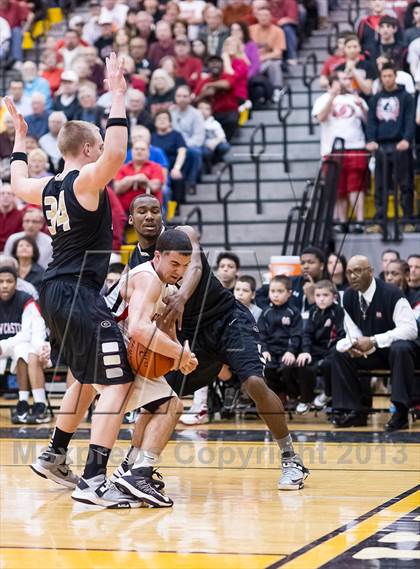 Thumbnail 2 in New Castle vs. Gateway (PIAA Class AAAA Playoff - Round 1) photogallery.