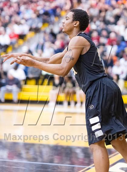Thumbnail 1 in New Castle vs. Gateway (PIAA Class AAAA Playoff - Round 1) photogallery.
