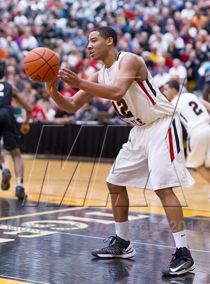 Thumbnail 1 in New Castle vs. Gateway (PIAA Class AAAA Playoff - Round 1) photogallery.