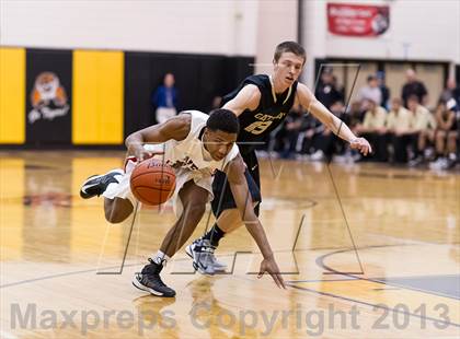 Thumbnail 2 in New Castle vs. Gateway (PIAA Class AAAA Playoff - Round 1) photogallery.