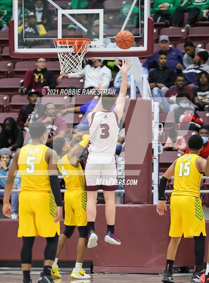 Thumbnail 1 in Madison @ Atlanta (UIL 3A Regional Semi-finals) photogallery.