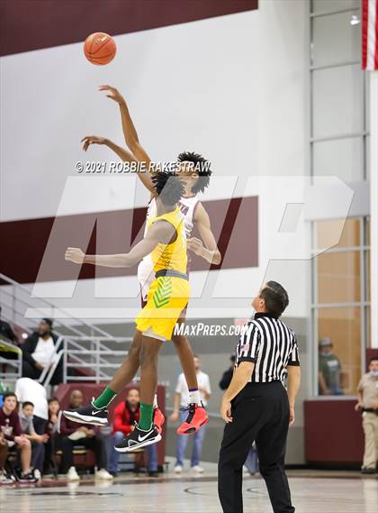 Thumbnail 3 in Madison @ Atlanta (UIL 3A Regional Semi-finals) photogallery.