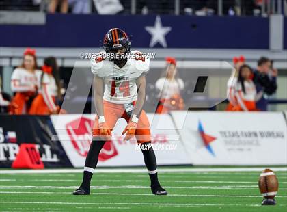 Thumbnail 2 in Gilmer vs. Bellville (UIL 4A D2 Football Final) photogallery.