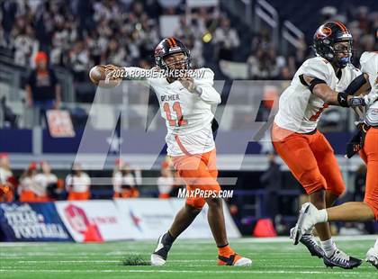 Thumbnail 3 in Gilmer vs. Bellville (UIL 4A D2 Football Final) photogallery.