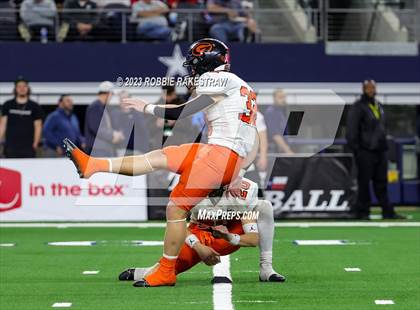 Thumbnail 2 in Gilmer vs. Bellville (UIL 4A D2 Football Final) photogallery.