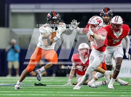 Thumbnail 2 in Gilmer vs. Bellville (UIL 4A D2 Football Final) photogallery.