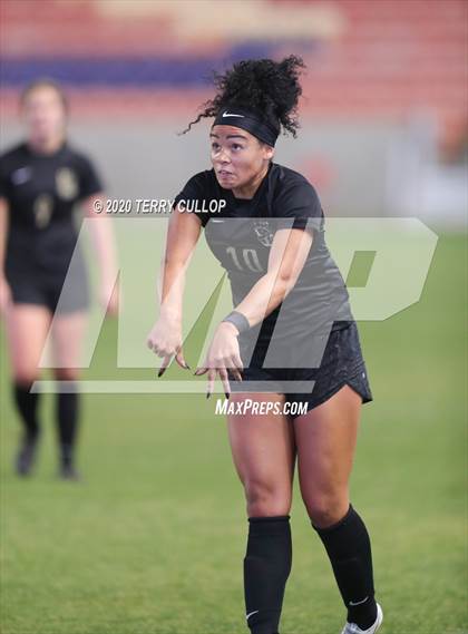 Thumbnail 3 in Pleasant Grove vs. Davis (UHSAA 6A Semifinal) photogallery.