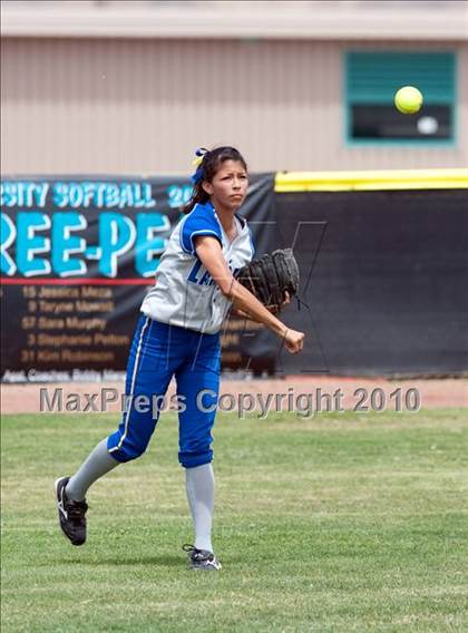 Thumbnail 2 in Bishop Amat vs. Carson (Spring Fling Classic) photogallery.
