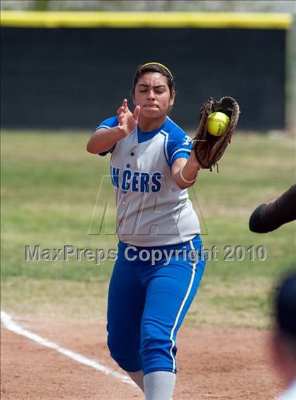 Thumbnail 3 in Bishop Amat vs. Carson (Spring Fling Classic) photogallery.
