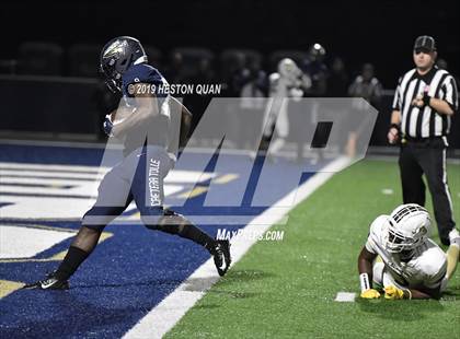 Thumbnail 2 in Calabasas @ St. John Bosco (CIF-SS D1 Playoff) photogallery.