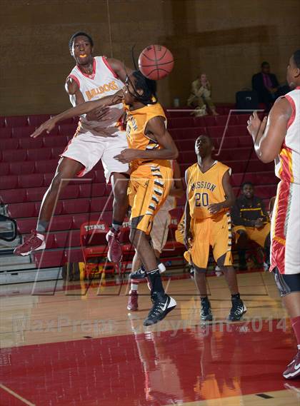Thumbnail 2 in Mission vs. Encina Prep (Common Good Classic) photogallery.