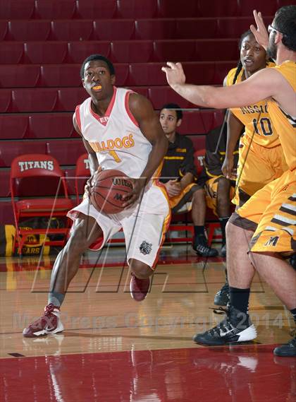 Thumbnail 3 in Mission vs. Encina Prep (Common Good Classic) photogallery.