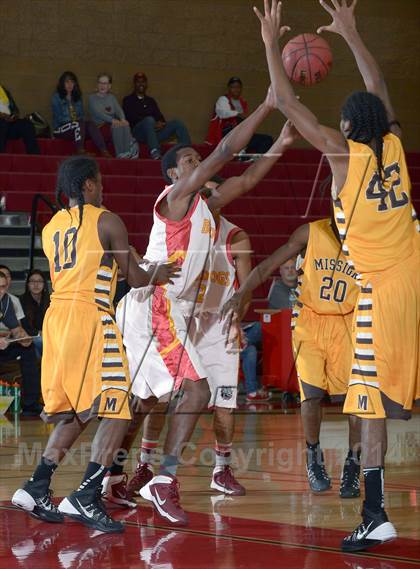 Thumbnail 3 in Mission vs. Encina Prep (Common Good Classic) photogallery.