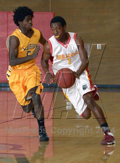 Thumbnail 3 in Mission vs. Encina Prep (Common Good Classic) photogallery.