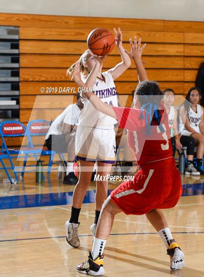 Thumbnail 3 in Los Alamitos vs Valencia photogallery.