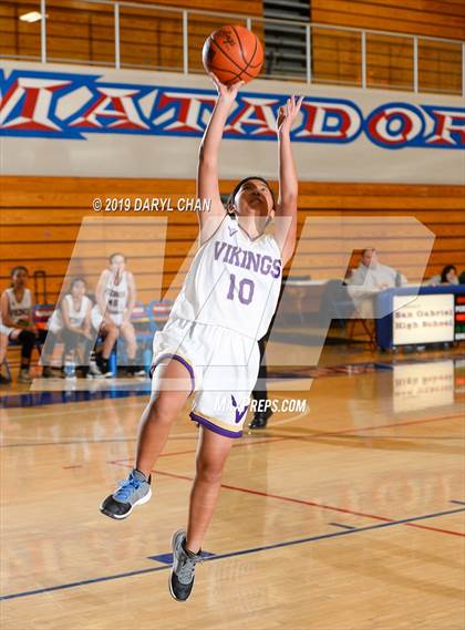 Thumbnail 1 in Los Alamitos vs Valencia photogallery.